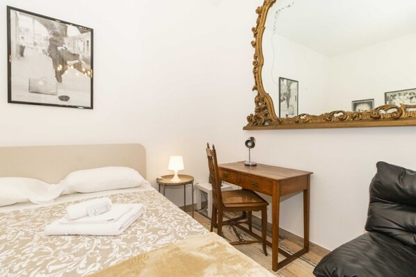 1 habitación, tabla de planchar con plancha, wifi y ropa de cama 