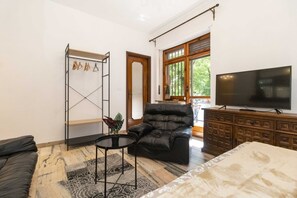1 chambre, fer et planche à repasser, Wi-Fi, literie fournie