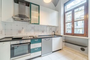 Fridge, microwave, oven, stovetop - Just a few steps from the Royal Palace, spacious and elegant apartment equipped with every comfort and ideal for hosting 6 people, located in a building in the city centre, nearby there are all the main museum and tourist attractions of the little Paris (Torino)