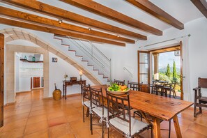 Dining - Villa Muntalegre - Family holiday in Pollensa (Pollensa)