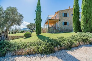 المنشأة من الخارج