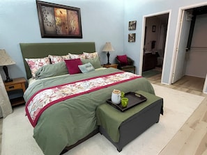 4 habitaciones, escritorio, tabla de planchar con plancha y wifi 