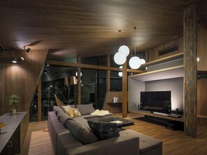 Télévision à écran plat de 65 pouces avec chaînes numériques