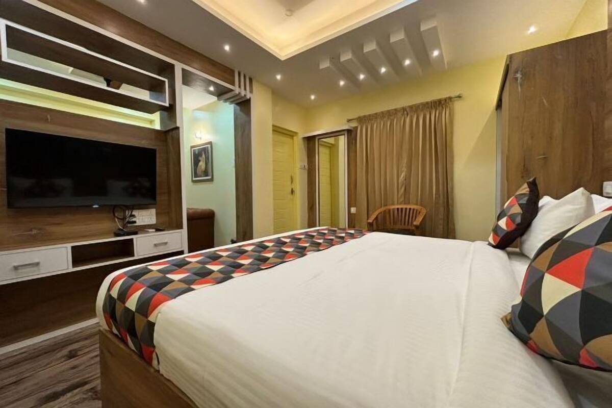Premium bedding, iron/ironing board (on request), WiFi (free)