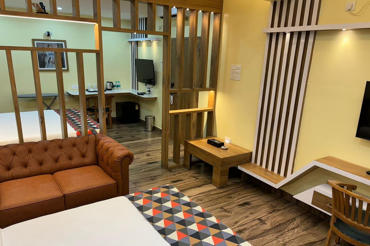 Executive Studio Suite | Premium bedding, iron/ironing board, free WiFi, bed sheets