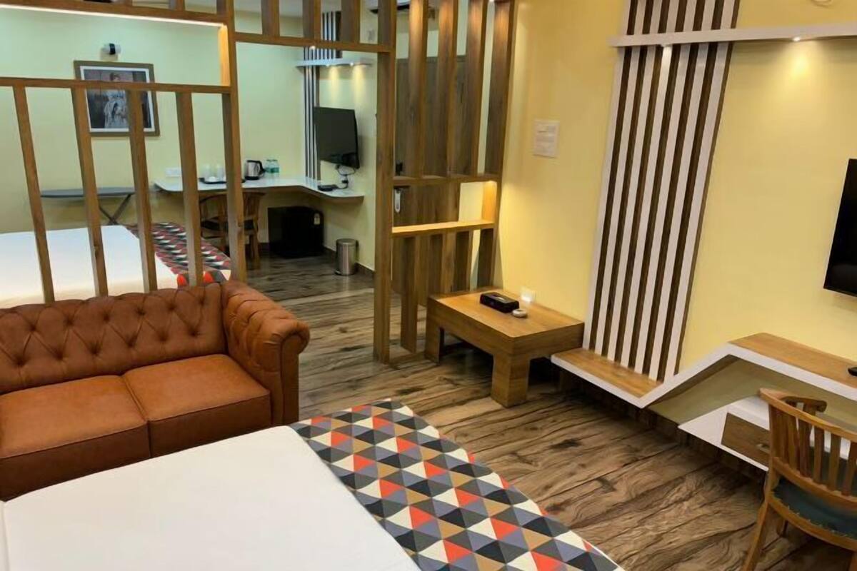 Premium bedding, iron/ironing board, free WiFi, bed sheets