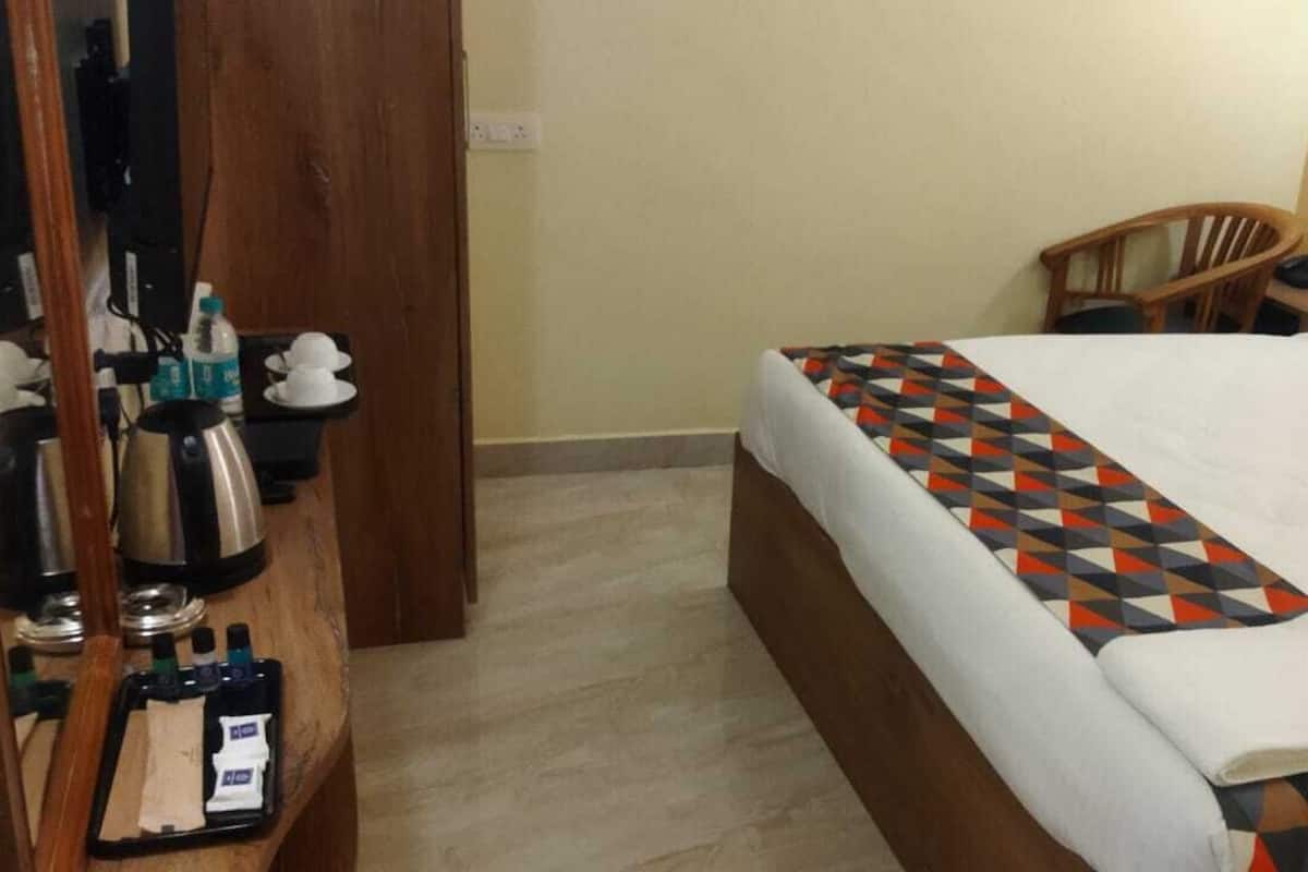 Luxury Studio | Premium bedding, iron/ironing board, free WiFi, bed sheets