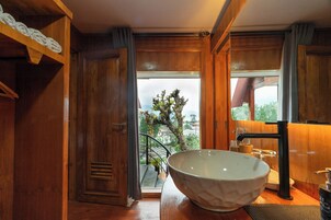 Ducha, artículos de tocador gratuitos, secador de pelo, bidet