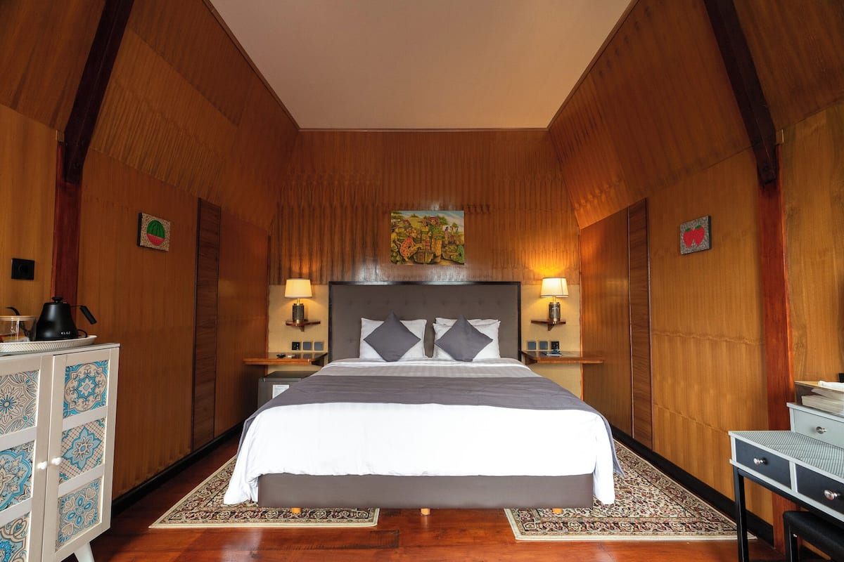 Exclusieve tweepersoonskamer | Luxe beddengoed, een minibar, een kluis op de kamer