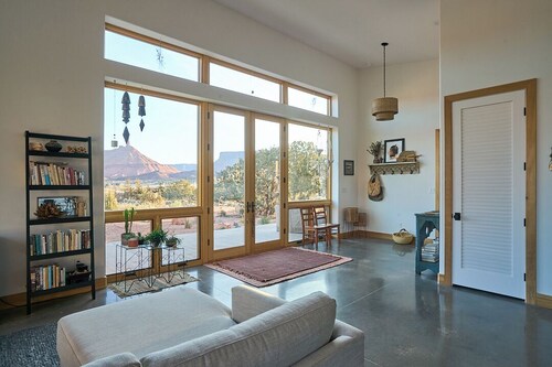 Your dream retreat in a private and tranquil 2 bed/2 bath home near Moab, Utah 