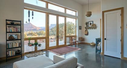 Your dream retreat in a private and tranquil 2 bed/2 bath home near Moab, Utah