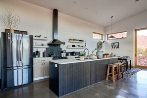 電子レンジ、オーブン、コンロ、食器洗い機