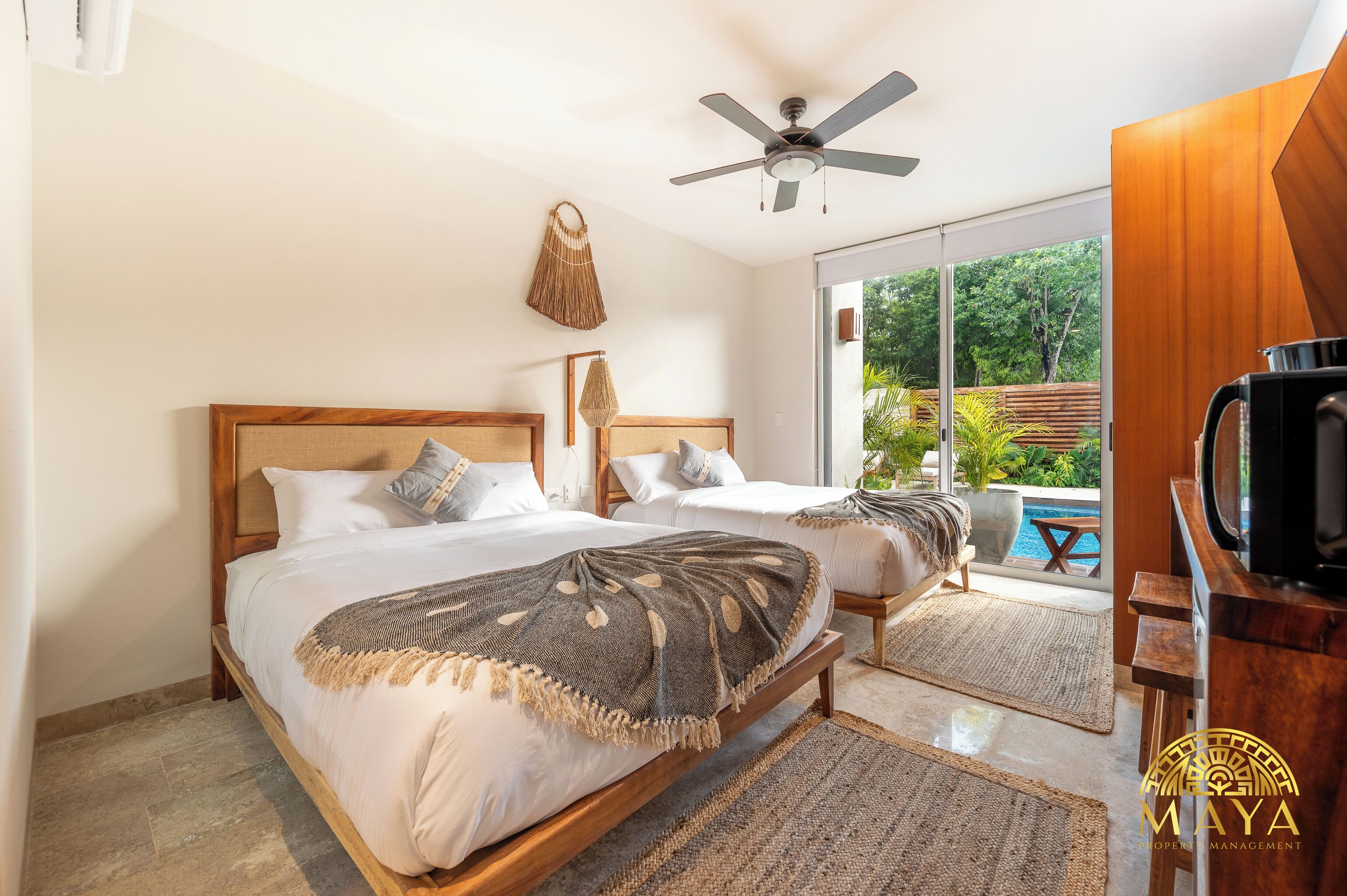 2 habitaciones, cortinas blackout y tabla de planchar con plancha 