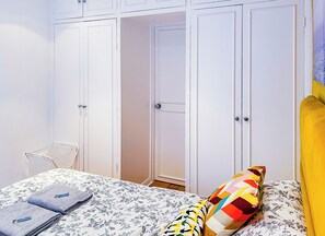 1 bedroom, desk, WiFi, bed sheets