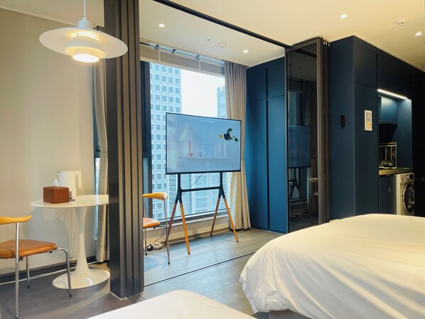 Superior Twin Room | In-room dining