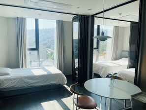 Family Suite Room | Laptop workspace, blackout drapes, soundproofing, iron/ironing board