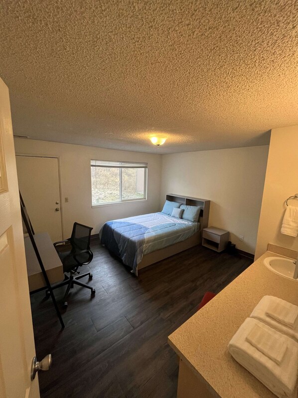 3 chambres, bureau, Wi-Fi, draps fournis