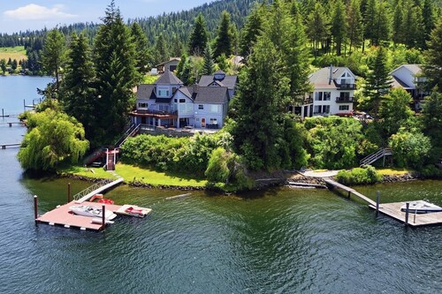 Stunning Lakefront Stay! Hot Tub, Private Dock, Pet-Friendly, BBQ, Large Patio, Scenic Lake Views