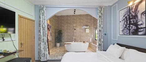 Suite, City View | 1 bedroom, hypo-allergenic bedding, pillowtop beds, free minibar items