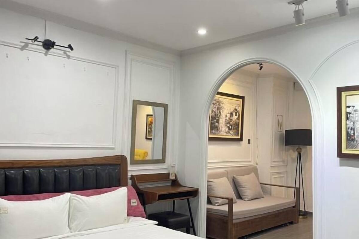 Hypo-allergenic bedding, pillow-top beds, free minibar items, desk