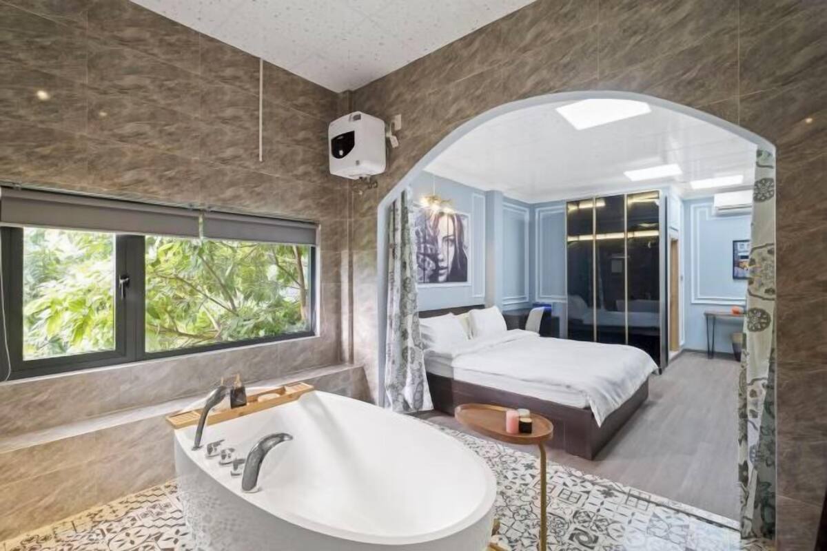 1 bedroom, hypo-allergenic bedding, pillow-top beds, free minibar items