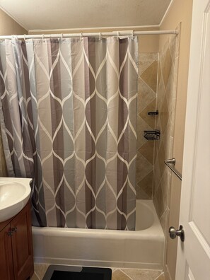 Doccia, asciugacapelli, asciugamani, sapone