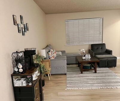 Charming 2-bedroom townhome in lovely Fairbanks with WiFi