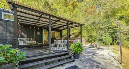 Blue Ridge Mountain Tiny Home: Escape to Nature!
