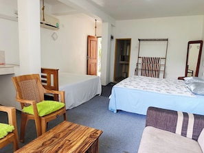 Family Room | Soundproofing, free WiFi, bed sheets - C&D Ella (Ella)