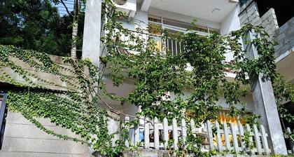 Ella Delightful Surround