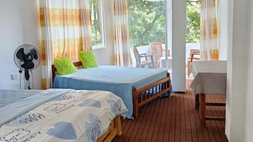 Deluxe Quadruple Room | Soundproofing, free WiFi, bed sheets