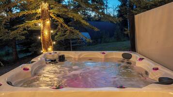 Tina de hidromasaje al aire libre