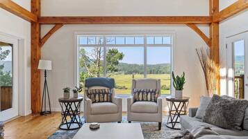 Fernseher, Kamin, Arbeitsbereiche