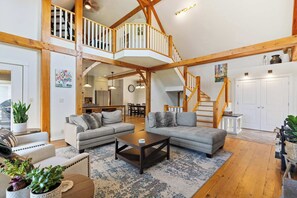 TV, peis og kontorer