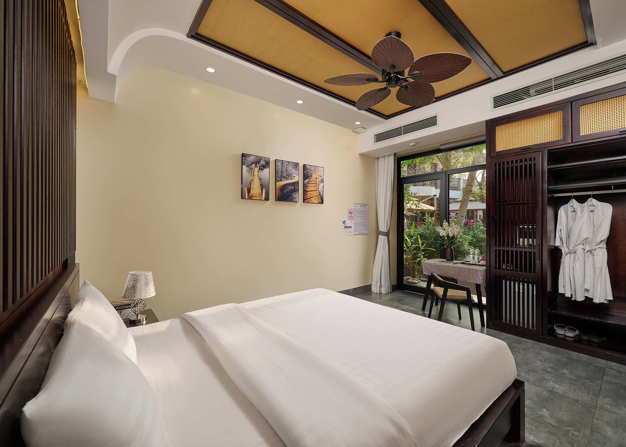 Deluxe Room, Balcony, Pool View | Soundproofing, free WiFi