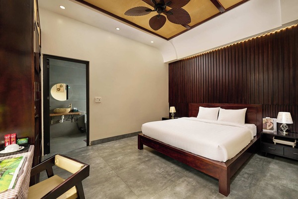 Deluxe Double Room, Bathtub, Pool View | Blackout drapes, soundproofing, free WiFi, bed sheets