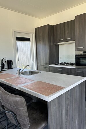 Fridge, dishwasher, cookware/dishes/utensils