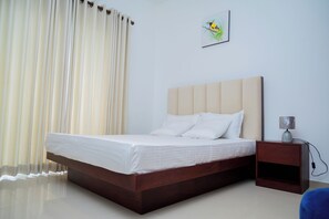 3 habitaciones, tabla de planchar con plancha, wifi y ropa de cama