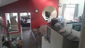 Casa, 3 habitaciones, fumadores, piscina privada | Interior