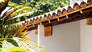 Exterior - Hidden Port Betina (Puerto Escondido)