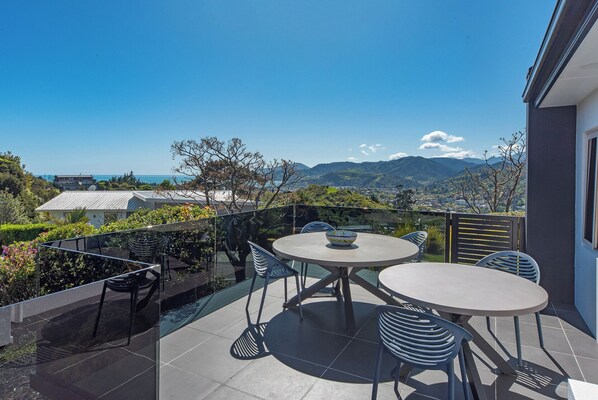 Outdoor dining - Seascape Escape - Experience Elegant Living Surrounded By Breathtaking Views! (Nelson)