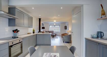 Detached Bungalow Near Beach & Dog Friendly