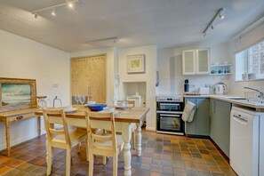 Fridge, microwave, oven, dishwasher - Rose Cottage | Winterton Cottages (Winterton-on-Sea)