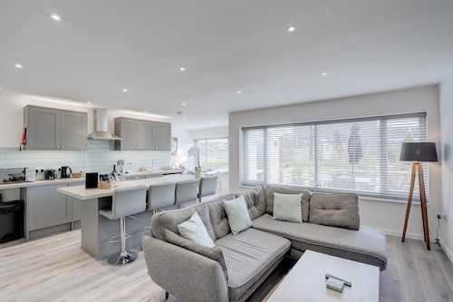 The Hollies | Stylish Dog Friendly Bungalow Close to Winterton Beach