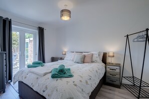 2 slaapkamers, een strijkplank/strijkijzer, gratis wifi, beddengoed