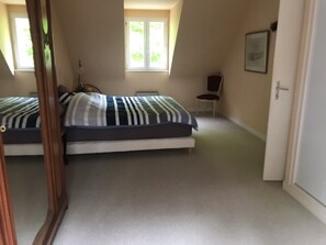 4 chambres, fer et planche à repasser, Wi-Fi, literie fournie