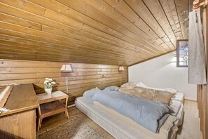 3 bedrooms, bed sheets