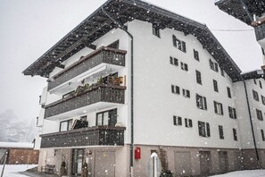 Exterior - Maxls Stubn: Charming vacation apartment with a unique “Räuberhöhle” for children (Maria Alm)