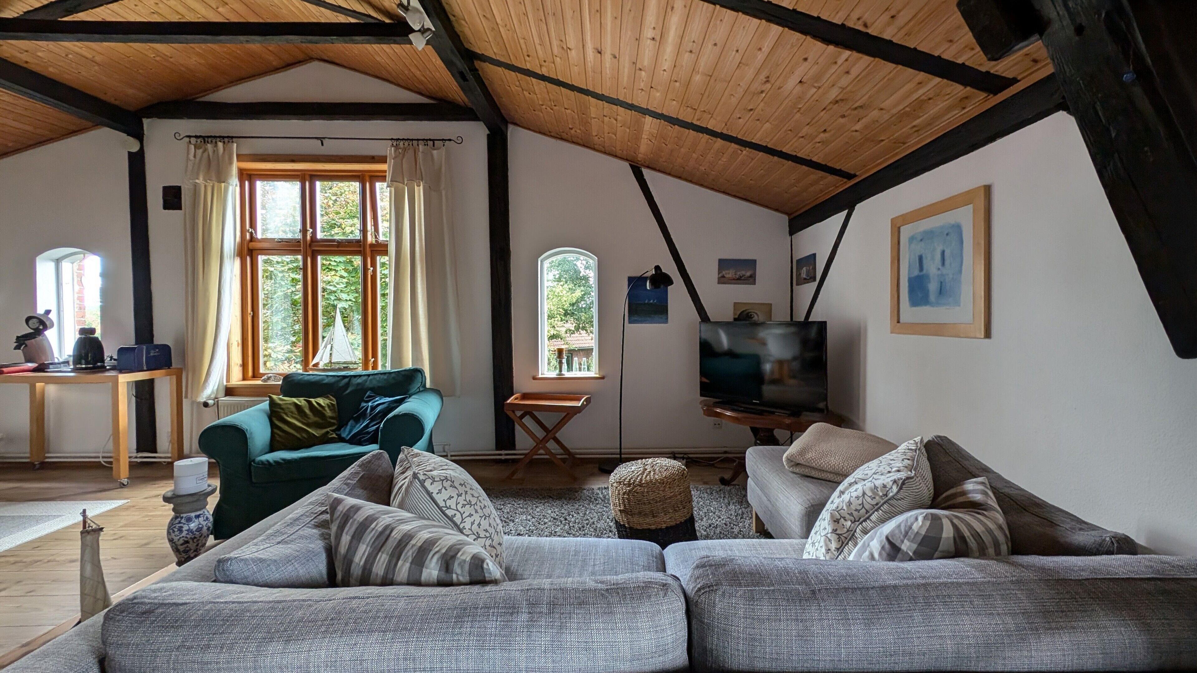 TV, fireplace, stereo