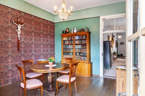 Dining - Guest room 'Beim Posthalter' with mountain view and Wi-Fi (Oberammergau)